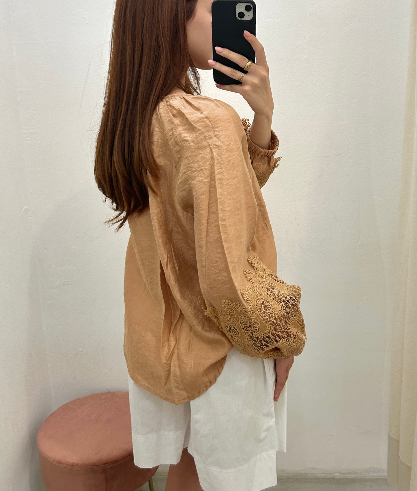 Camicia con manica ricamata