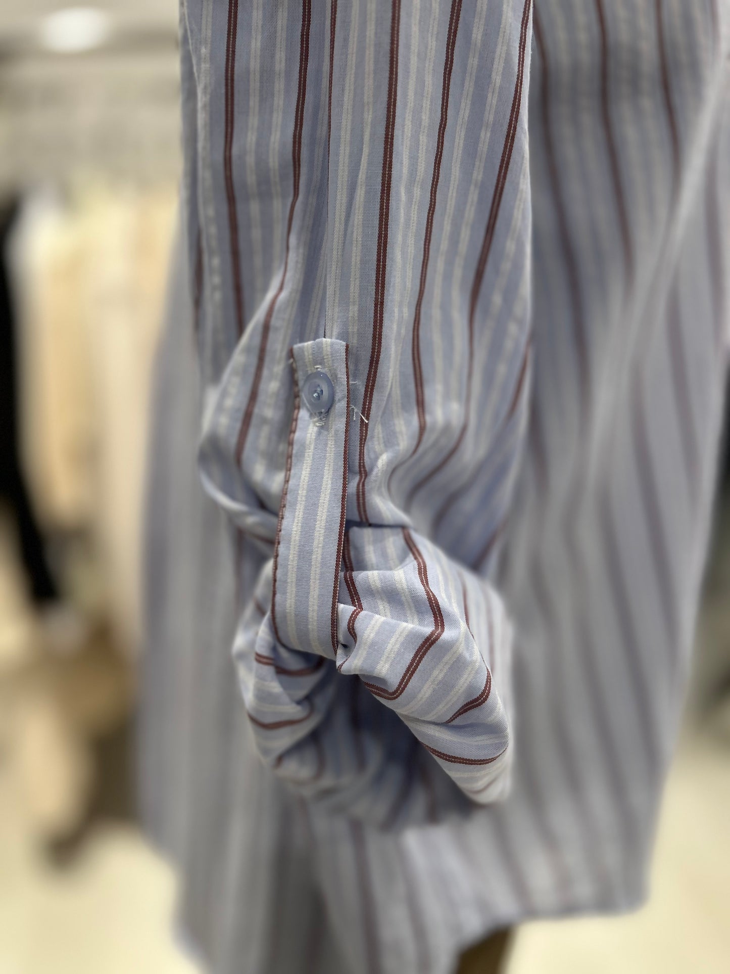 Camicia azzurra con righe bordeaux