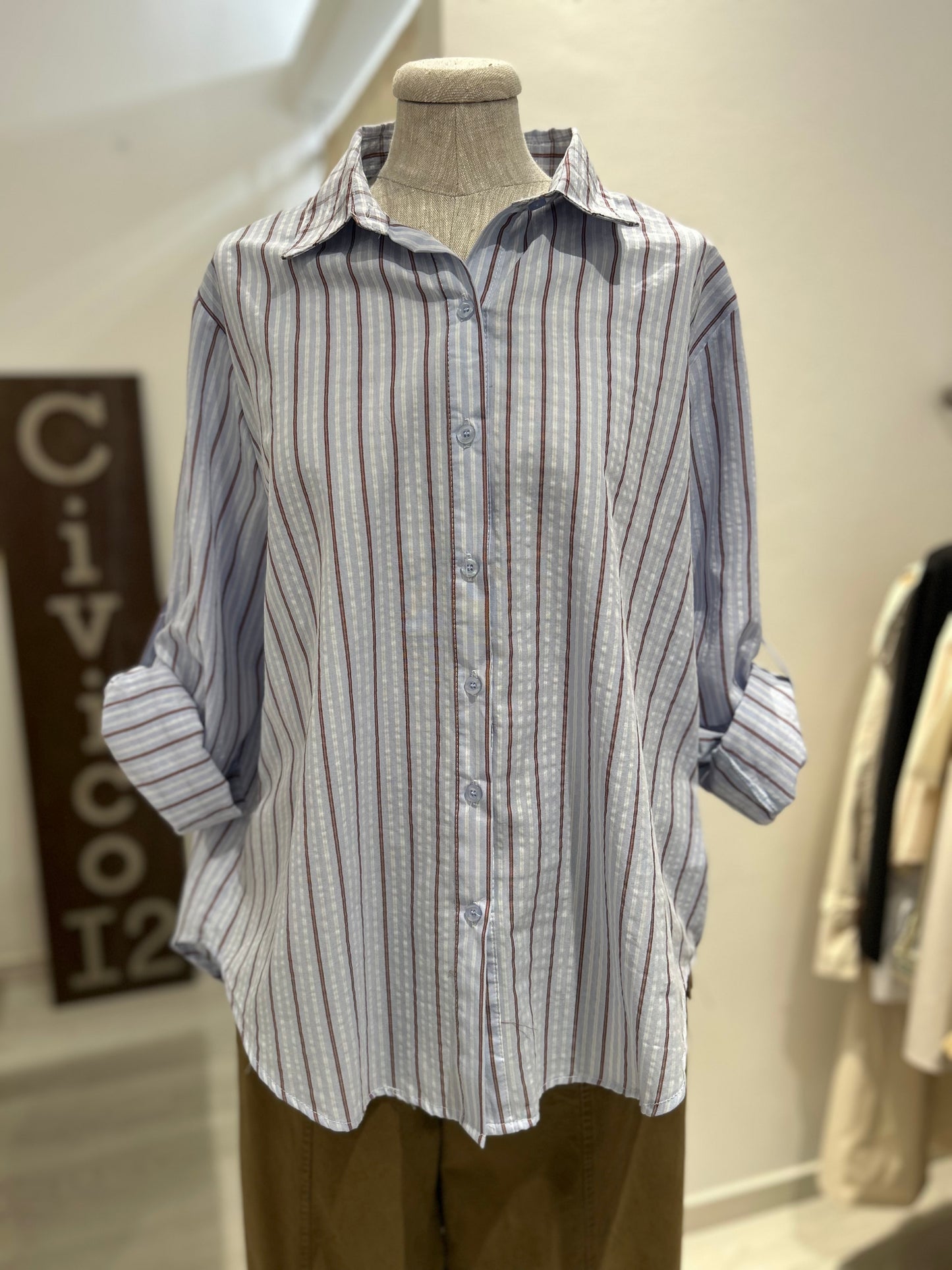 Camicia azzurra con righe bordeaux