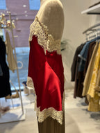 Top asimmetrico con pizzo