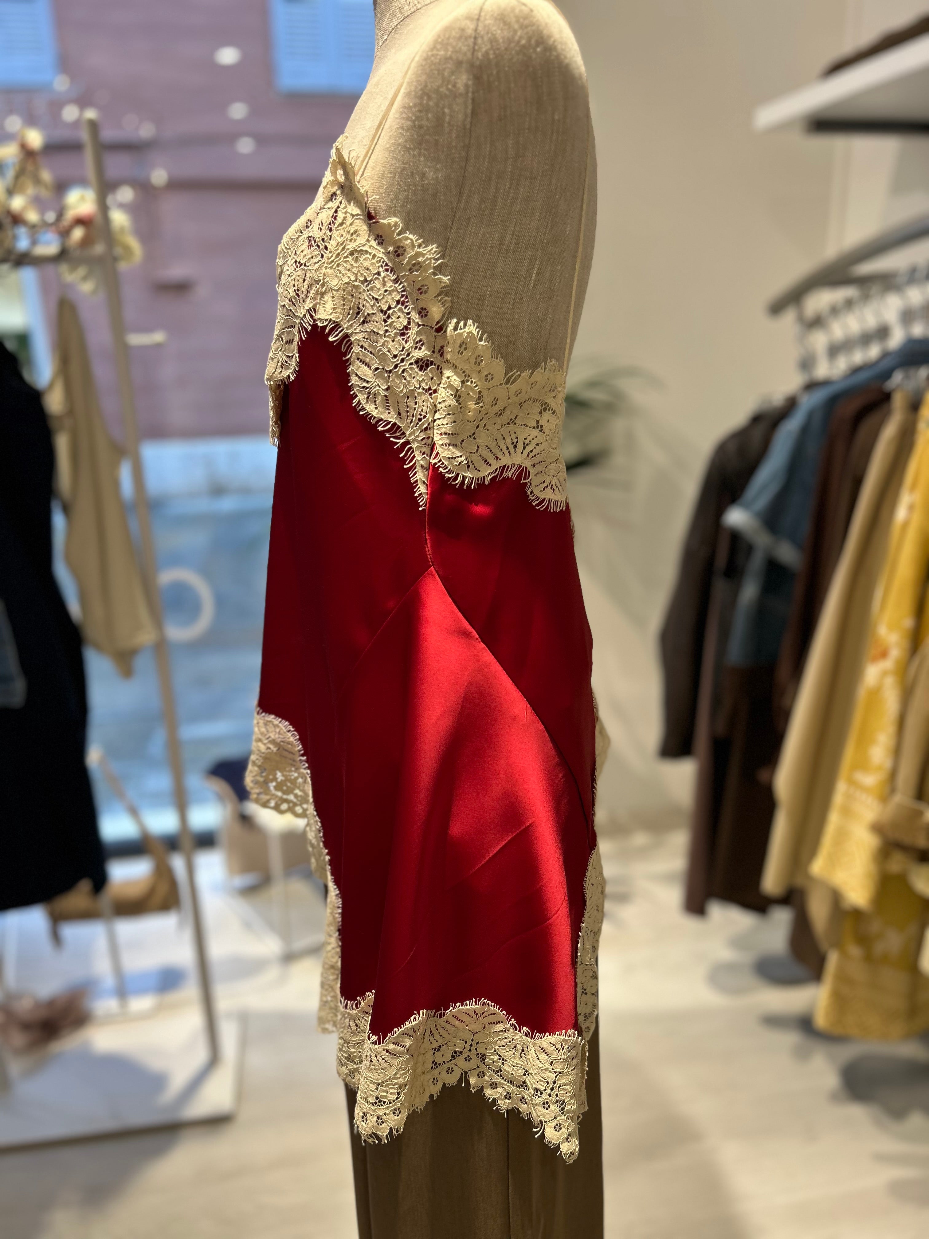 Top asimmetrico con pizzo