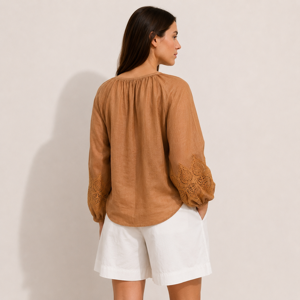 Camicia con manica ricamata