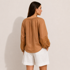Camicia con manica ricamata