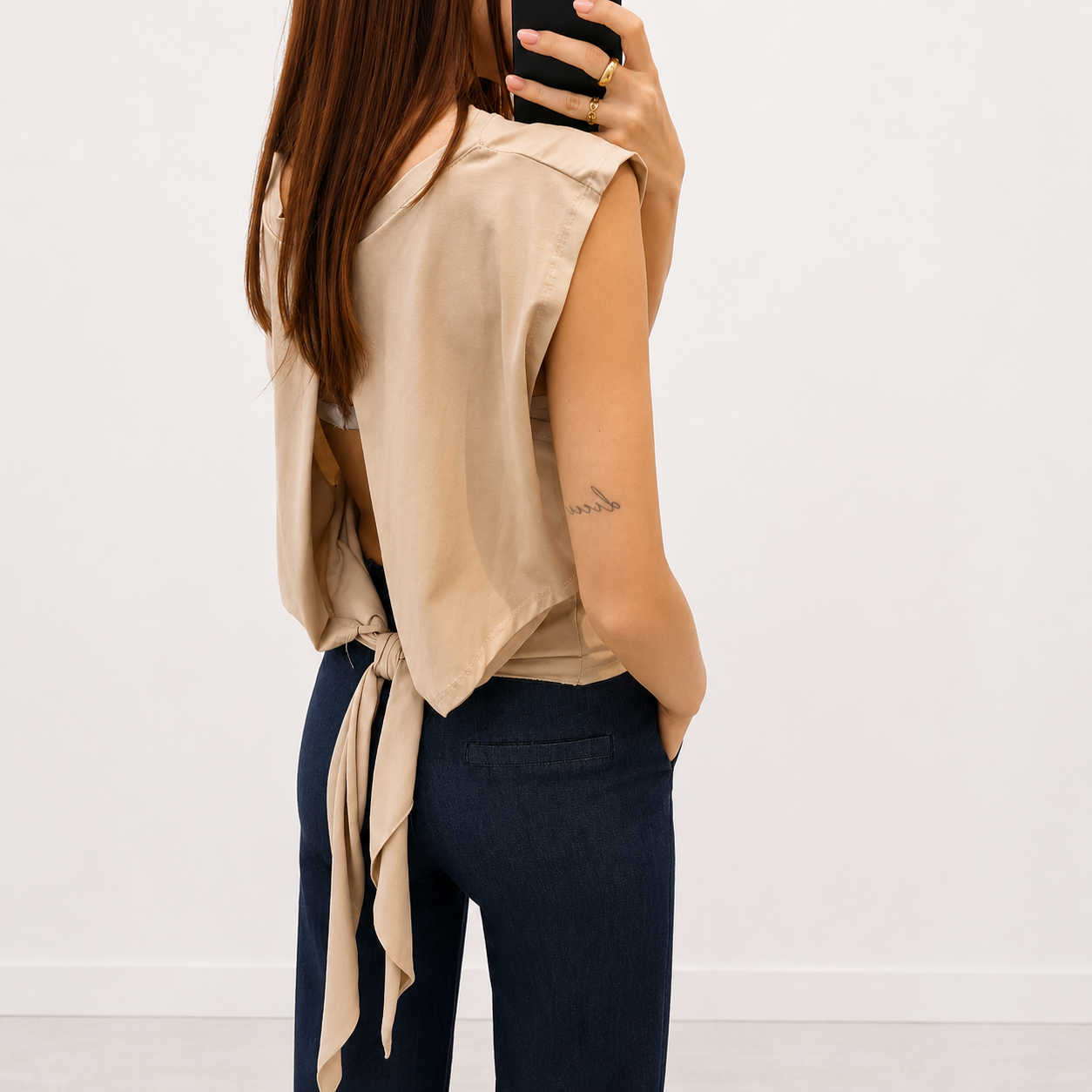 T-shirt con schiena scoperta