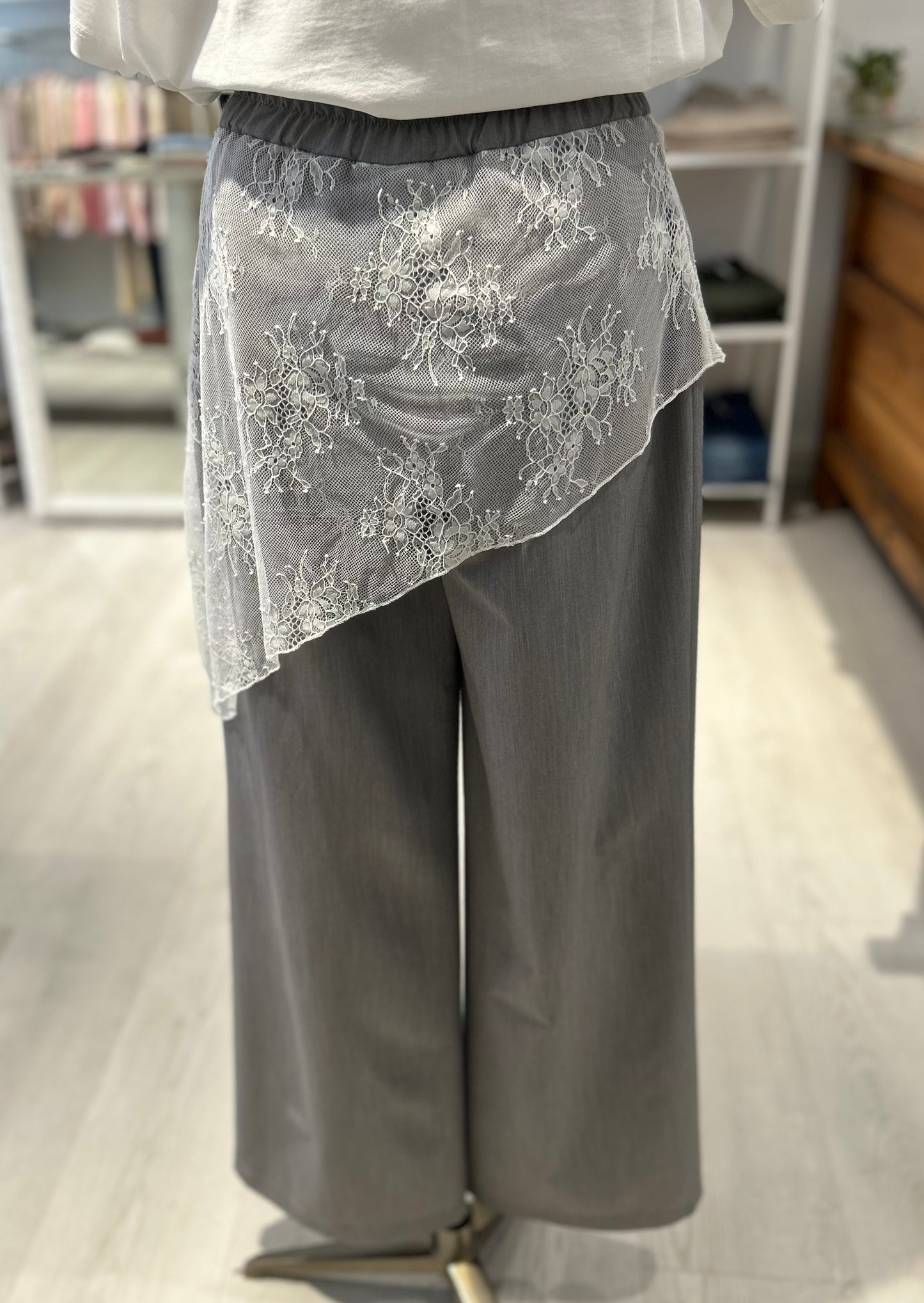 Pantalone con pareo in pizzo
