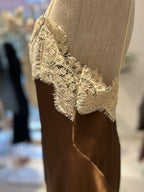 Top asimmetrico con pizzo