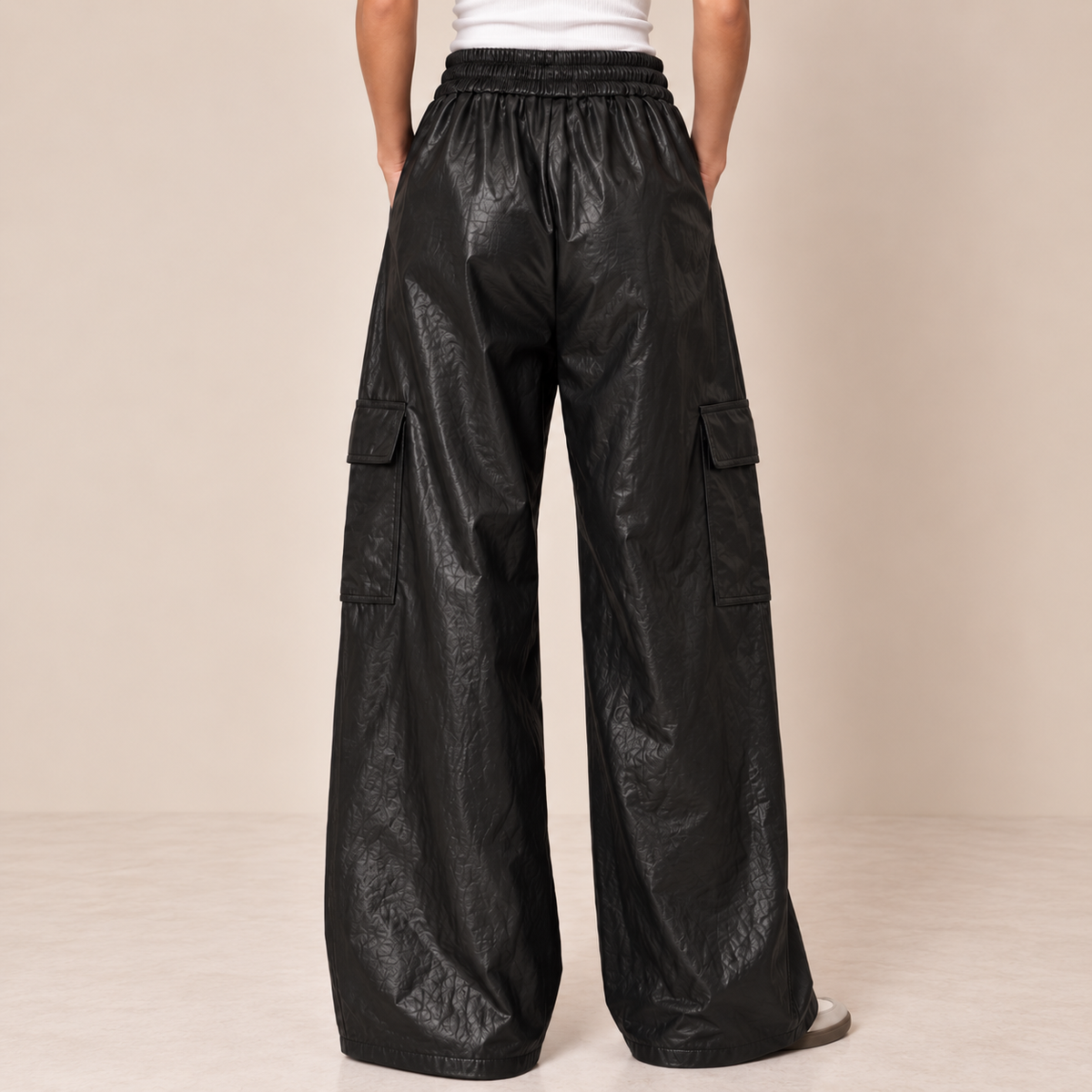 Pantalone cargo eco-pelle
