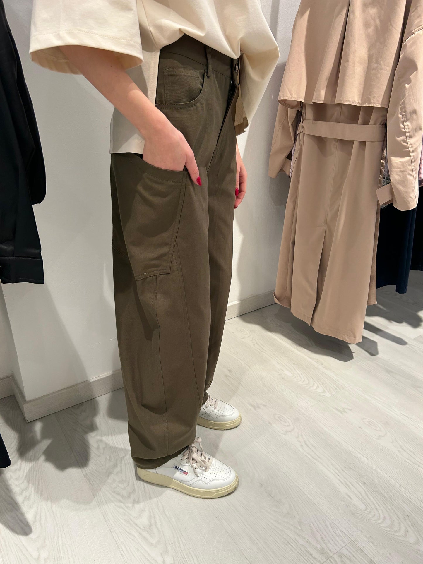 Pantalone "Carrot" con bottone